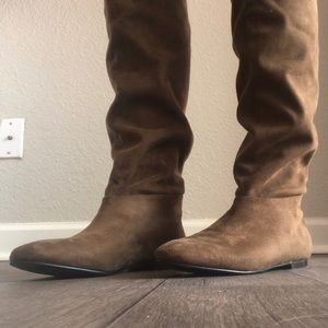 ⭐️ Suede Boots